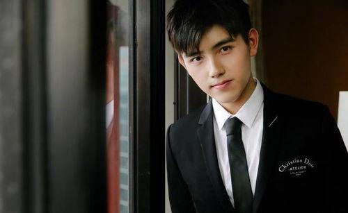 娱乐吃瓜博主陈飞宇,娱乐圈的“吃瓜”达人,揭秘明星幕后故事 第3张 娱乐吃瓜博主陈飞宇,娱乐圈的“吃瓜”达人,揭秘明星幕后故事 第3张